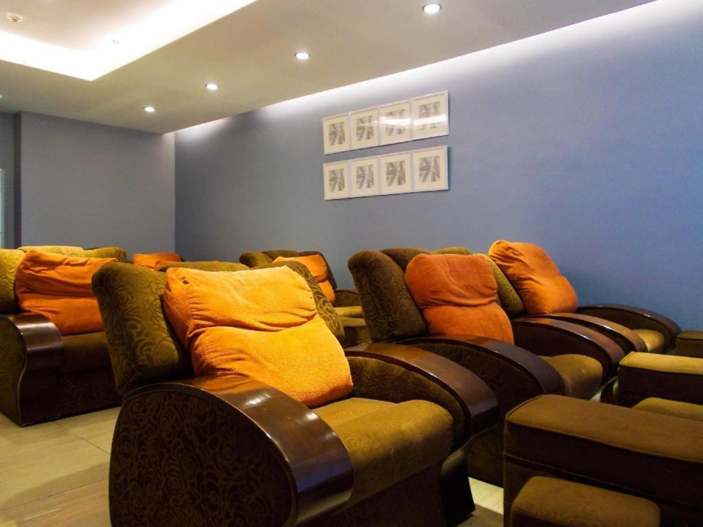 Avenue Suites Bacolod Buitenkant foto