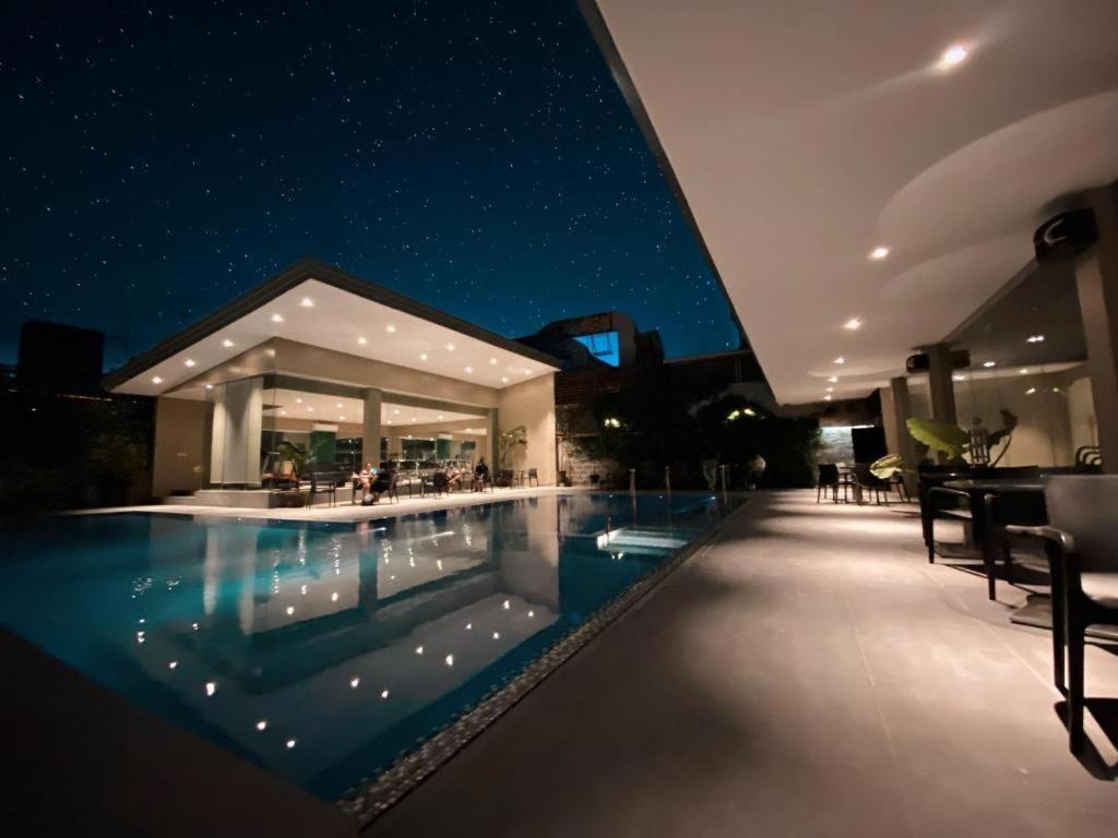 Avenue Suites Bacolod Buitenkant foto