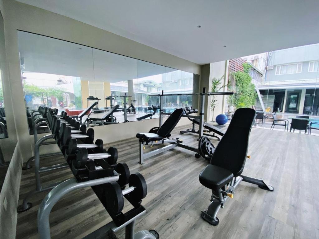 Avenue Suites Bacolod Buitenkant foto