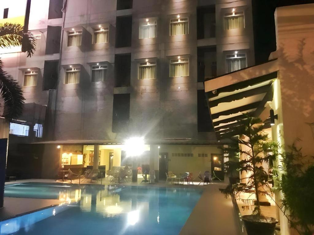 Avenue Suites Bacolod Buitenkant foto