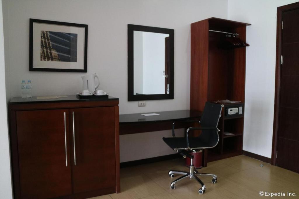 Avenue Suites Bacolod Buitenkant foto