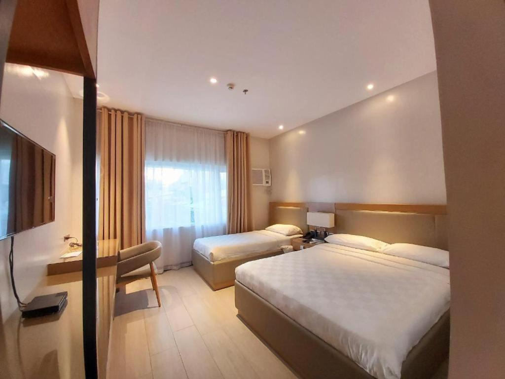 Avenue Suites Bacolod Buitenkant foto