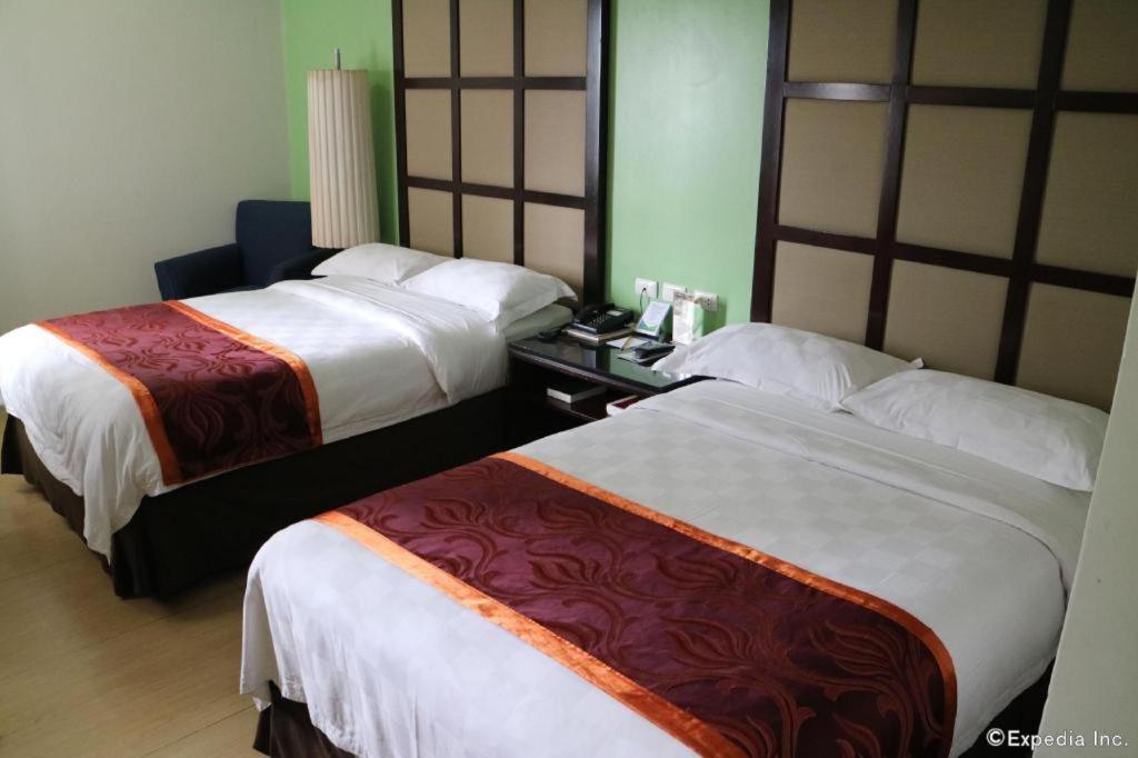 Avenue Suites Bacolod Buitenkant foto