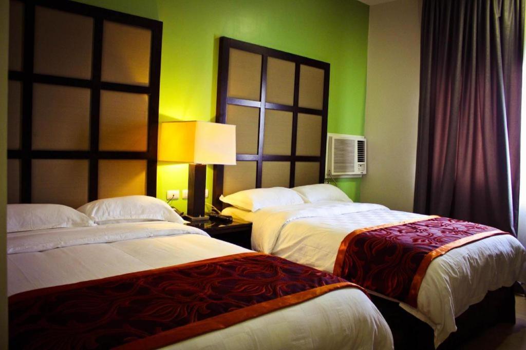Avenue Suites Bacolod Buitenkant foto