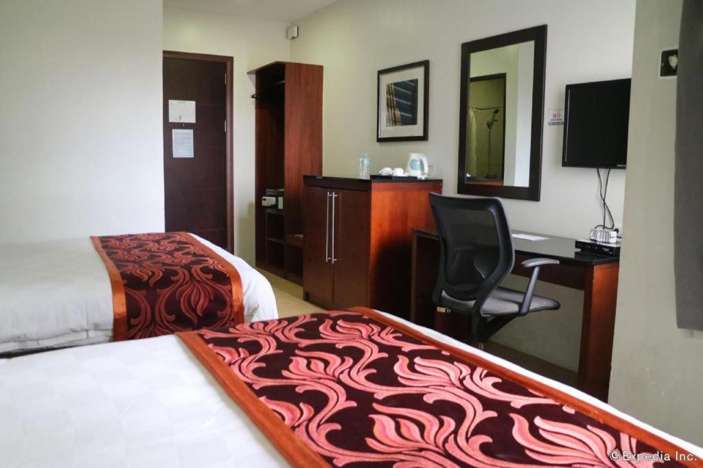 Avenue Suites Bacolod Buitenkant foto