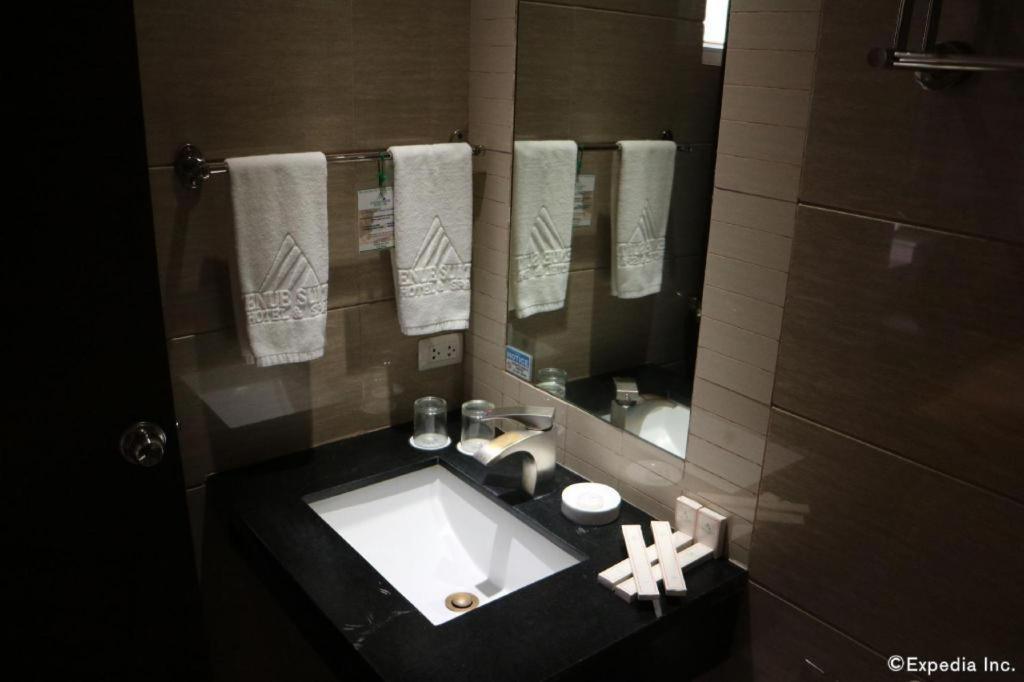 Avenue Suites Bacolod Buitenkant foto