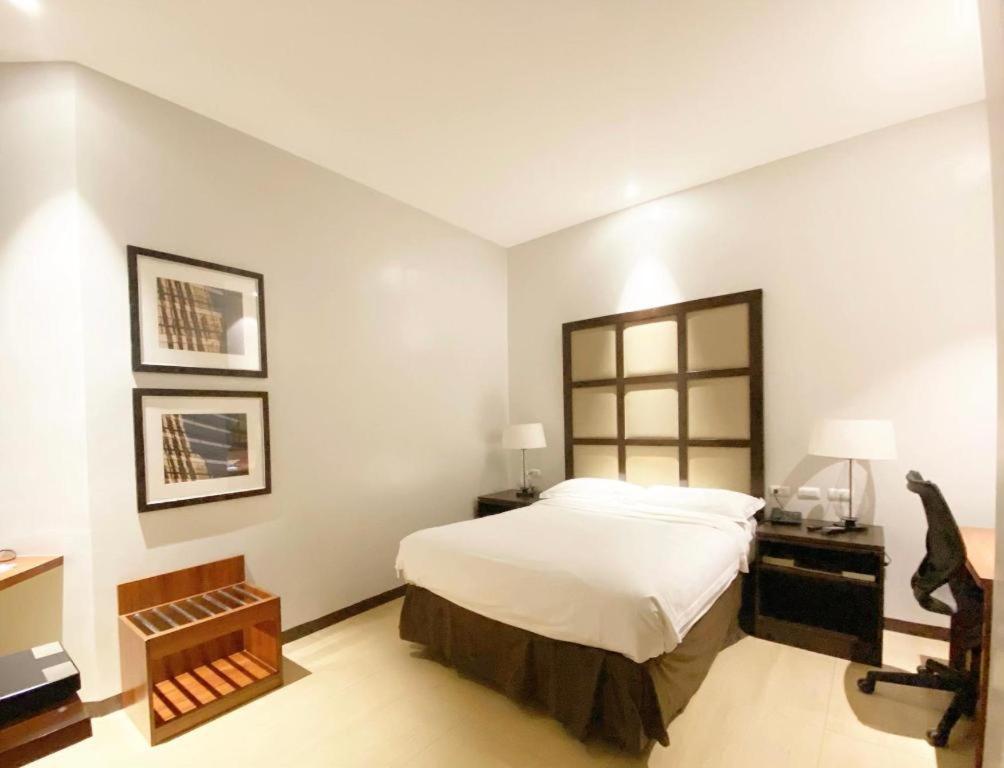 Avenue Suites Bacolod Buitenkant foto
