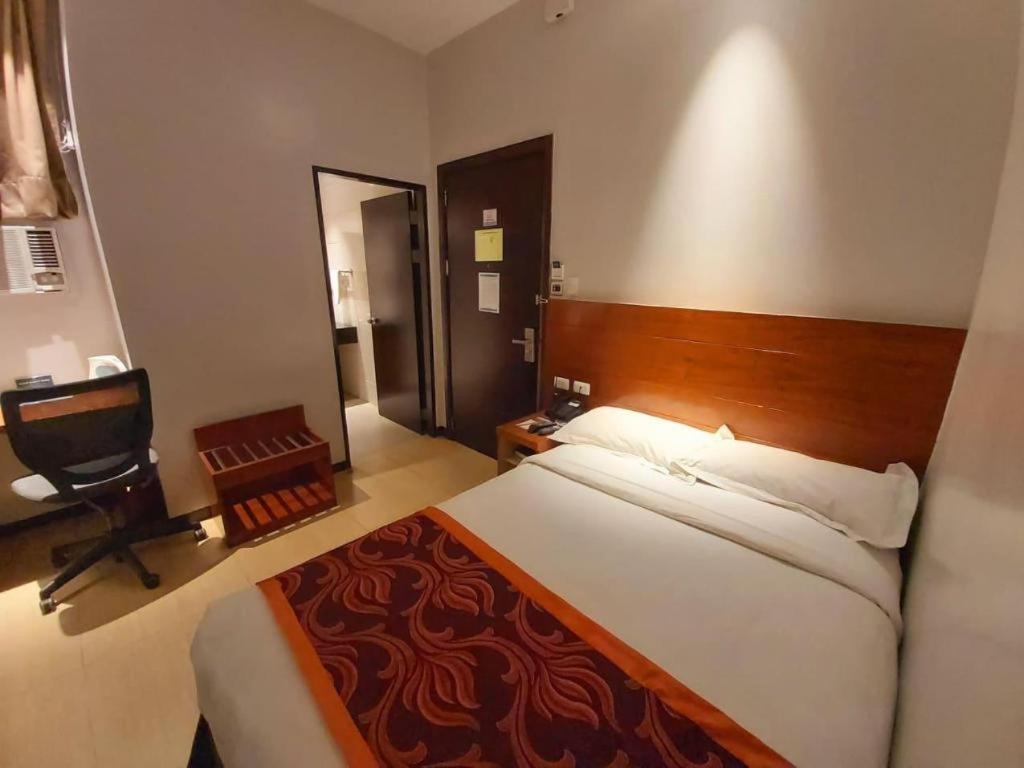 Avenue Suites Bacolod Buitenkant foto