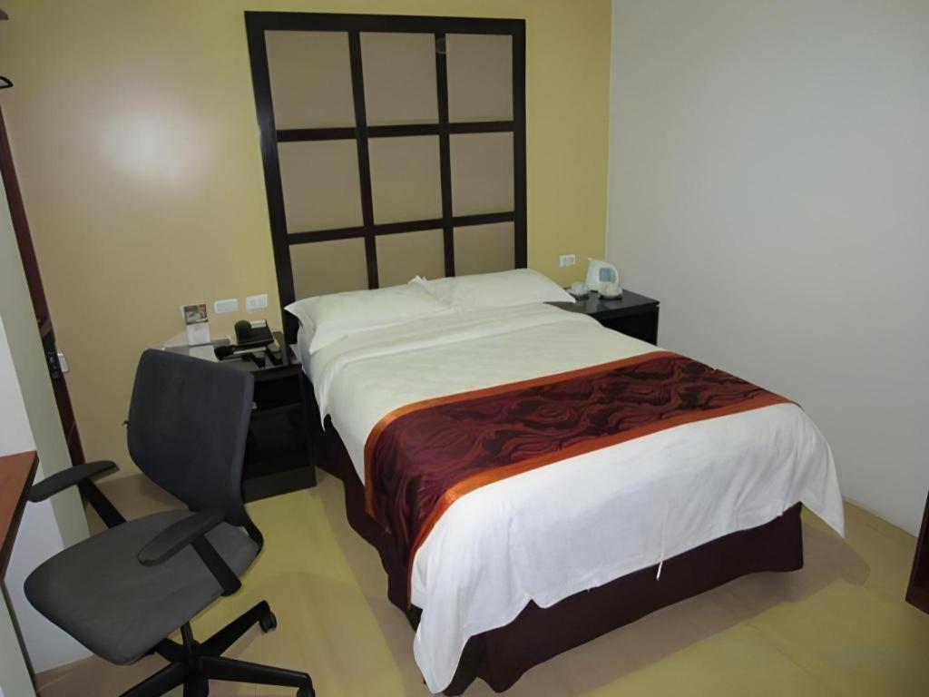 Avenue Suites Bacolod Buitenkant foto