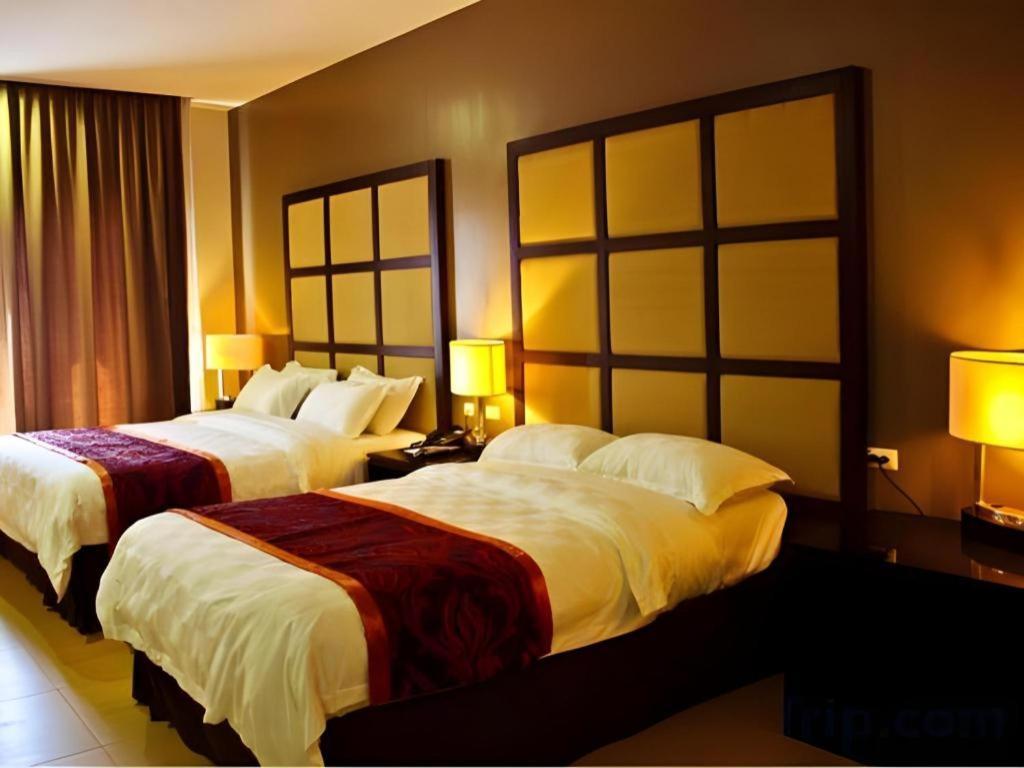 Avenue Suites Bacolod Buitenkant foto