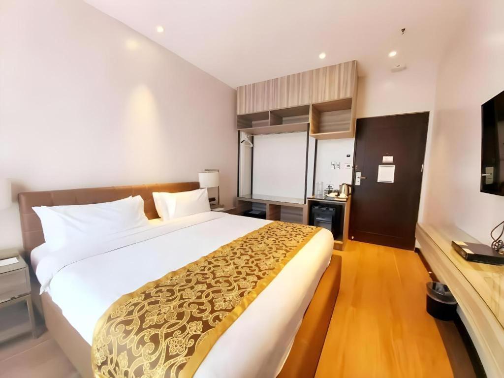 Avenue Suites Bacolod Buitenkant foto