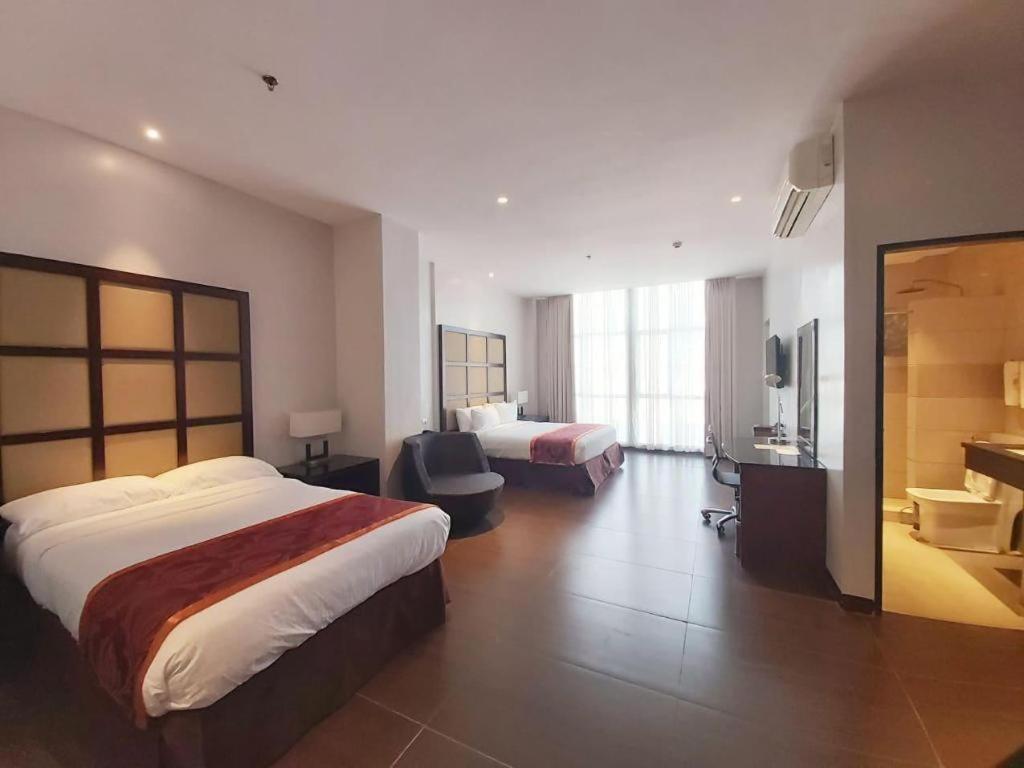 Avenue Suites Bacolod Buitenkant foto