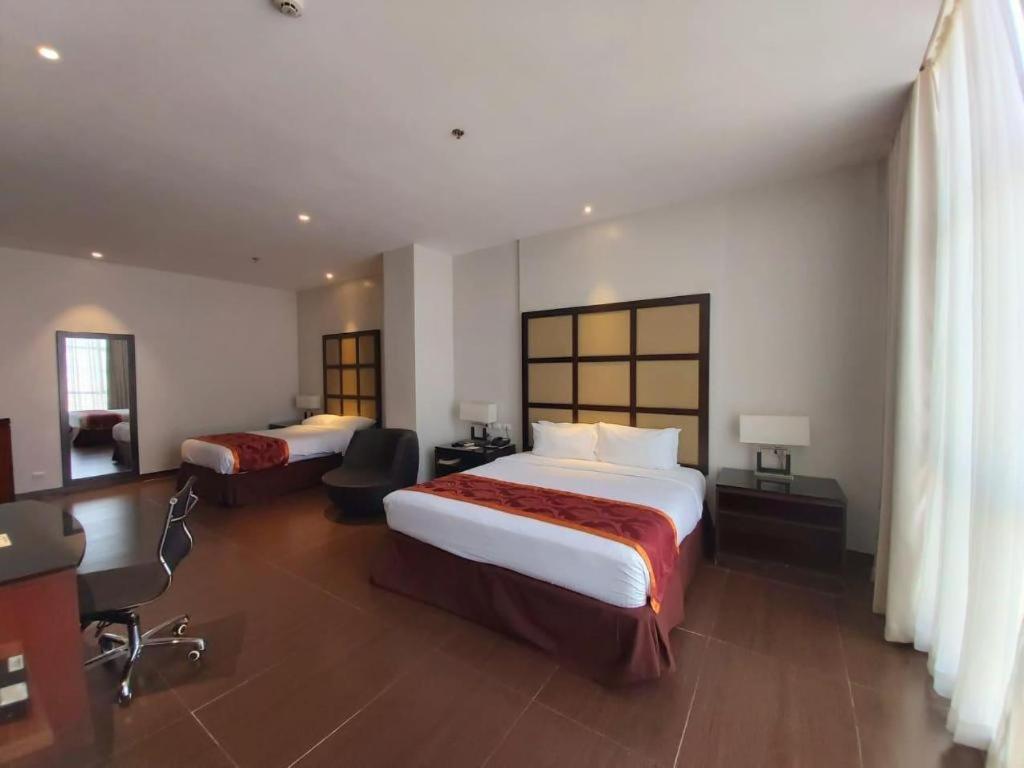 Avenue Suites Bacolod Buitenkant foto