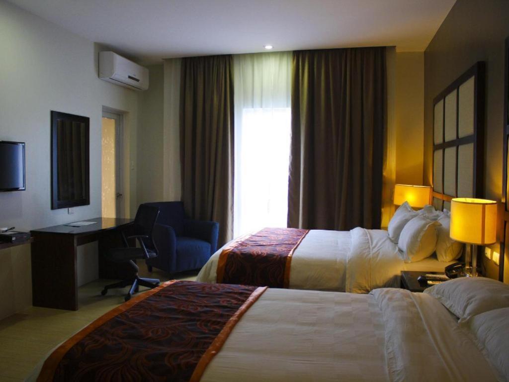 Avenue Suites Bacolod Buitenkant foto