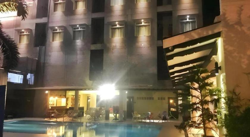 Avenue Suites Bacolod Buitenkant foto