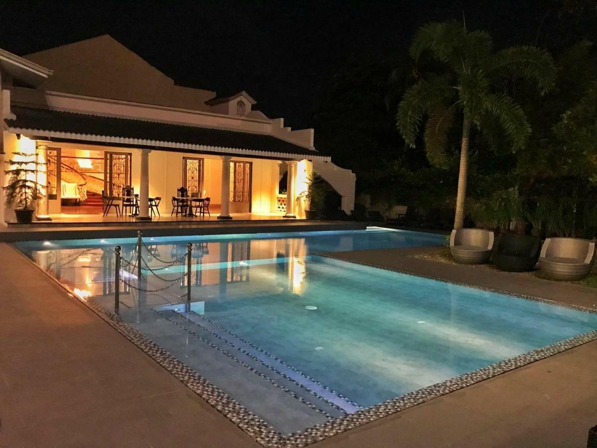 Avenue Suites Bacolod Buitenkant foto